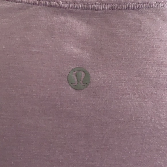 Lululemon lavender workout tank. Size 6. - Picture 4 of 7